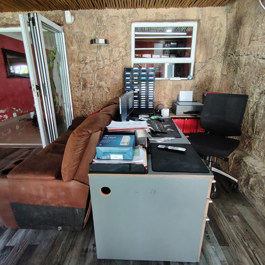 6 Bedroom Property for Sale in Haven Hills Eastern Cape
